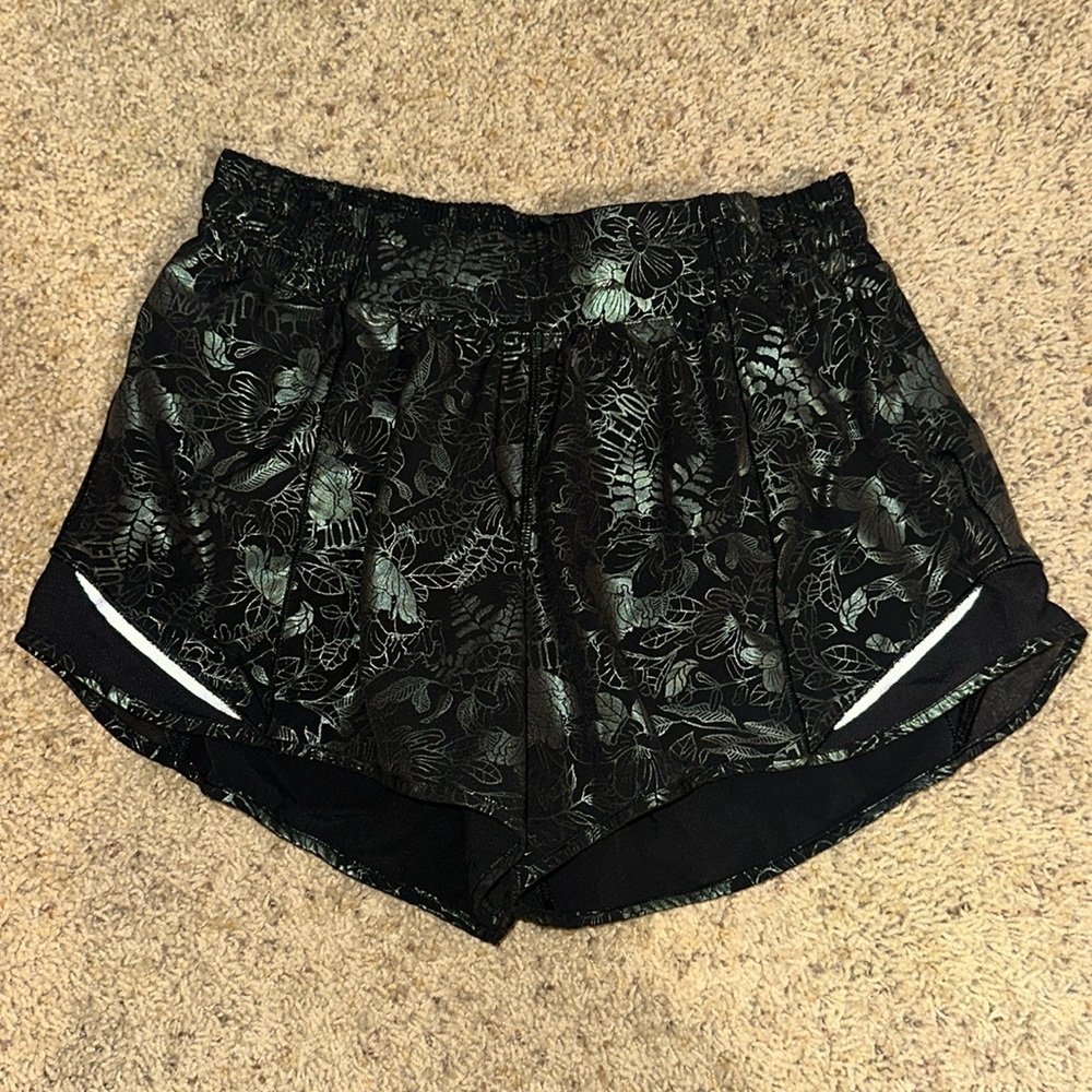 Lululemon Hotty Hot 4” Shorts - Floral Print